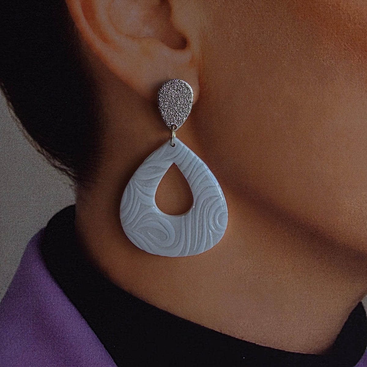 Statement Witte Dangle Oorbellen