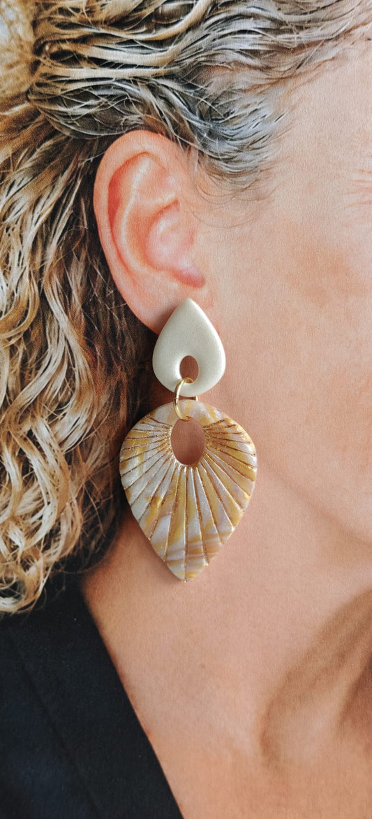 Statement Oorbellen Golden Leaf – Goud & Crème