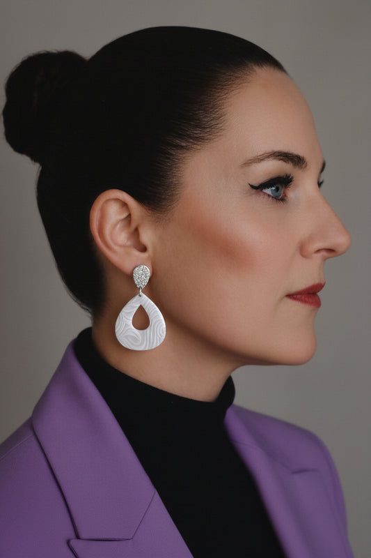 Statement Witte Dangle Oorbellen