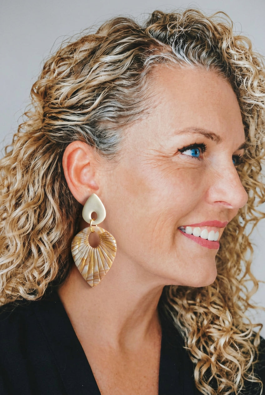 Statement Oorbellen Golden Leaf – Goud & Crème