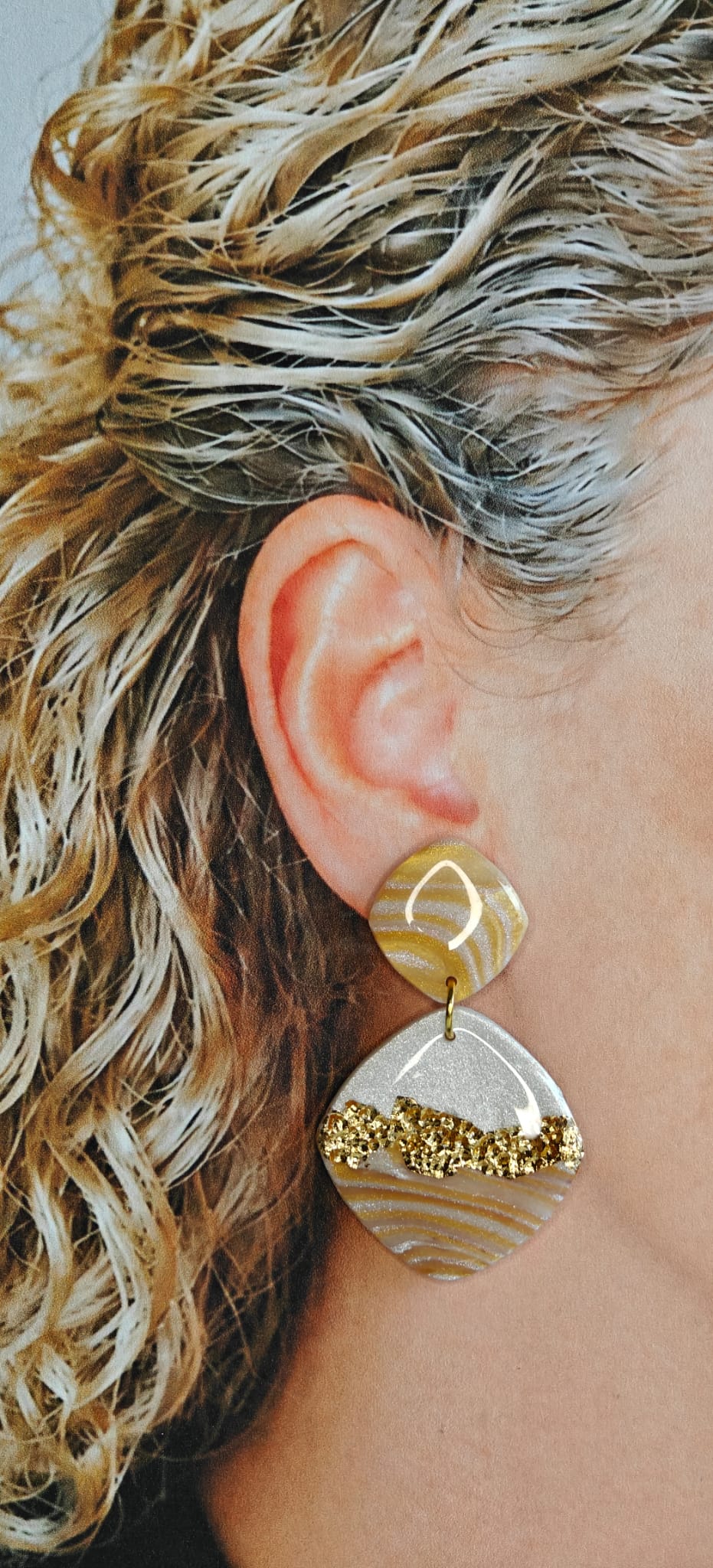Statement Oorbellen Golden Dune – Goud & Crème